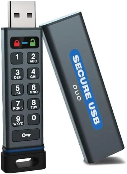 فلش مموری USB 3.0 رمزگذاری شده SecureData SecureUSB Duo با ظرفیت 32 گیگابایت، باز کردن قفل از طریق صفحه کلید یا برنامه تلفن، سازگار با TAA، CJIS، HIPAA، CMMC، GDPR، سازگار با Mac و Win، آنتی ویروس رایگان