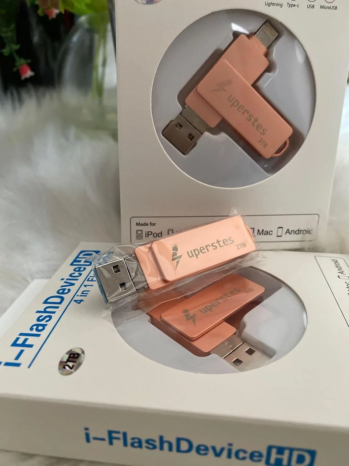فلش مموری فلزی 2 ترابایتی USB 3.0 برای آیفون با جاکلیدی، فلش مموری 4 در 1 OTG Type A USB + Type C + Lightning + Micro USB برای دستگاه های اندرویدی، کامپیوترها، خودروها، لپ تاپ ها (رزگلد) فلش مموری فلزی 2 ترابایتی USB 3.0 برای آیفون با جاکلیدی، فلش مموری 4 در 1 OTG Type A USB + Type C + Lightning + Micro USB برای دستگاه های اندرویدی، کامپیوترها، خودروها، لپ تاپ ها (رزگلد)