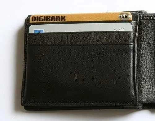 فلش مموری 64 گیگابایتی USB 2.0 فوق العاده باریک طرح کارت اعتباری فلش مموری 64 گیگابایتی USB 2.0 فوق العاده باریک طرح کارت اعتباری