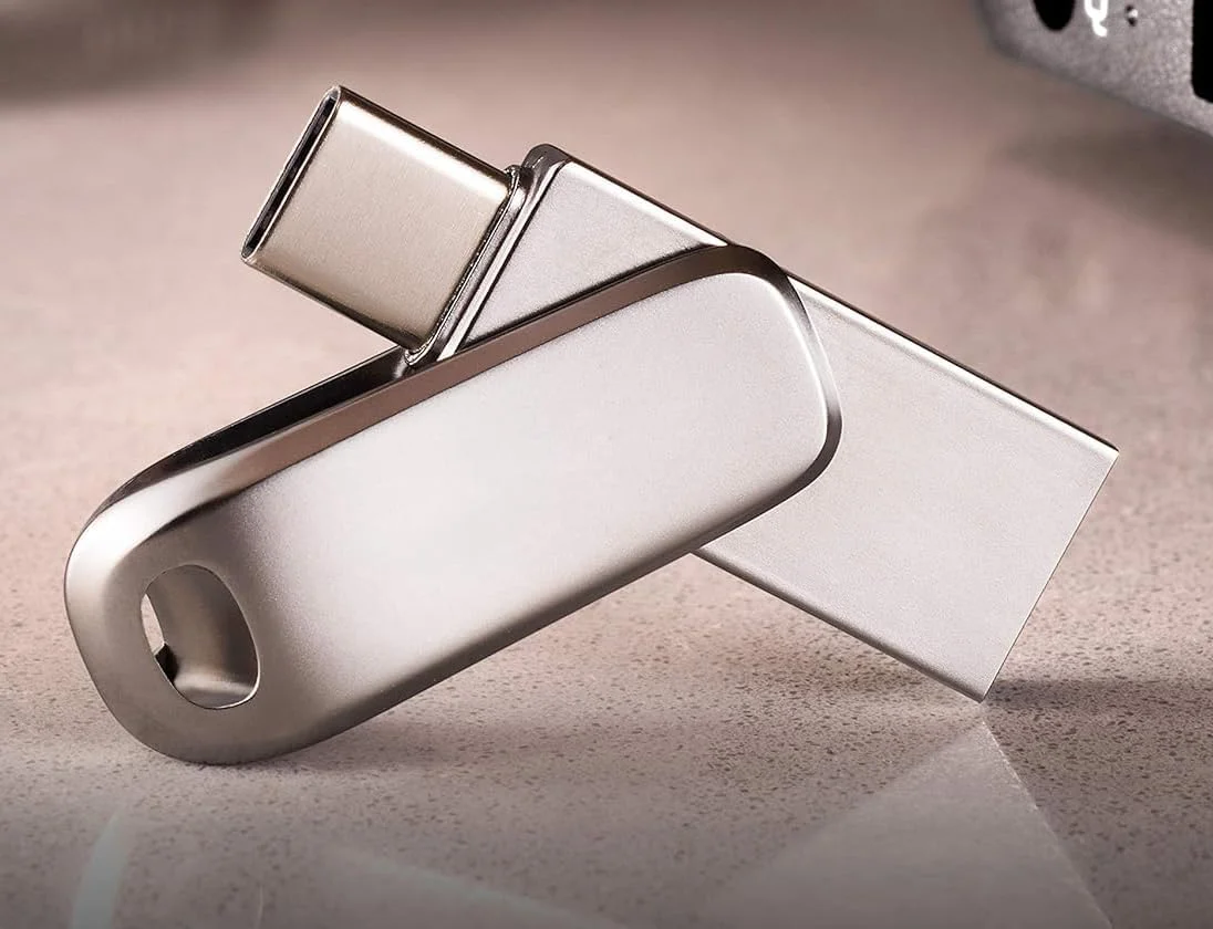 فلش مموری 1 ترابایتی با کانکتور دوگانه USB - USB 3.0 و Type-C با سرعت بالا - دستگاه OTG جمع و جور برای تلفن های هوشمند، تبلت ها، رایانه شخصی - آلیاژ، نقره ای، سرعت خواندن فوق العاده سریع 120 مگابایت بر ثانیه - Fetch 1TB ultra فلش مموری 1 ترابایتی با کانکتور دوگانه USB - USB 3.0 و Type-C با سرعت بالا - دستگاه OTG جمع و جور برای تلفن های هوشمند، تبلت ها، رایانه شخصی - آلیاژ، نقره ای، سرعت خواندن فوق العاده سریع 120 مگابایت بر ثانیه - Fetch 1TB ultra