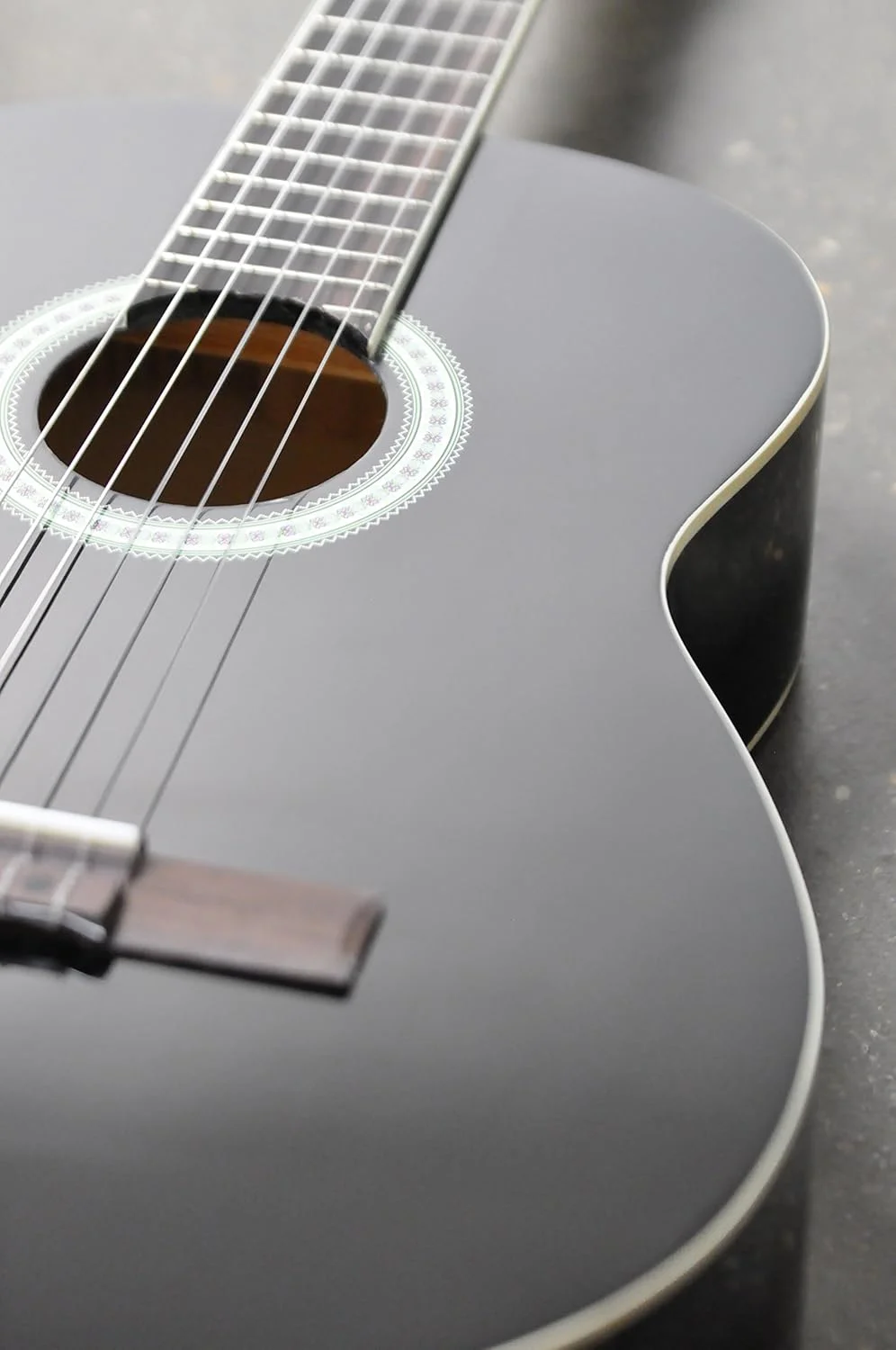 گیتار کلاسیک 4/4، مشکی، صفحه انگشتگذاری و خرک رزوود، صفحه رویی صنوبر، دیویدی آموزشی، سیدی کارائوکه، کتاب آهنگ، کیف پددار با بند پشتی، 2 عدد پیک، تیونر دیجیتال، ست آغازین گیتار کلاسیک 4/4، مشکی، صفحه انگشتگذاری و خرک رزوود، صفحه رویی صنوبر، دیویدی آموزشی، سیدی کارائوکه، کتاب آهنگ، کیف پددار با بند پشتی، 2 عدد پیک، تیونر دیجیتال، ست آغازین