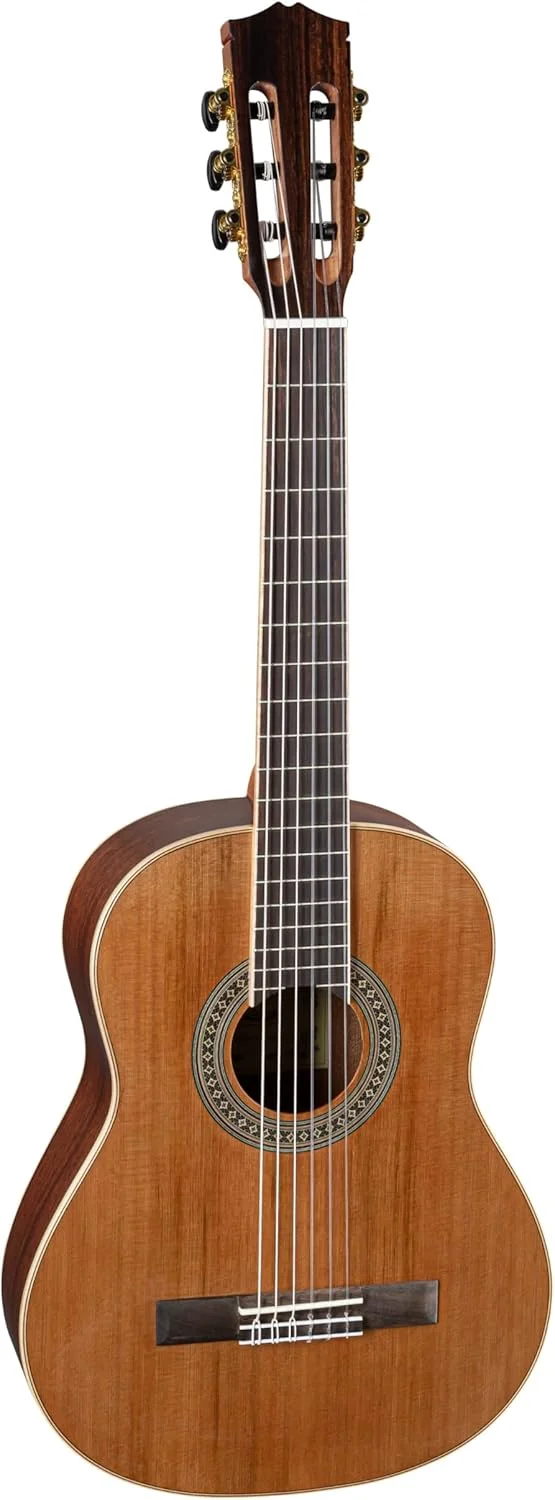 گیتار کنسرت Fame Bonita Cedro 3/4، صفحه سدر، پشت و کناره های ماهون، پرداخت مات، 18 فرت، شیطانک استخوانی، صفحه انگشت گذاری رزوود، گوشی های کوک کروم، رنگ طبیعی