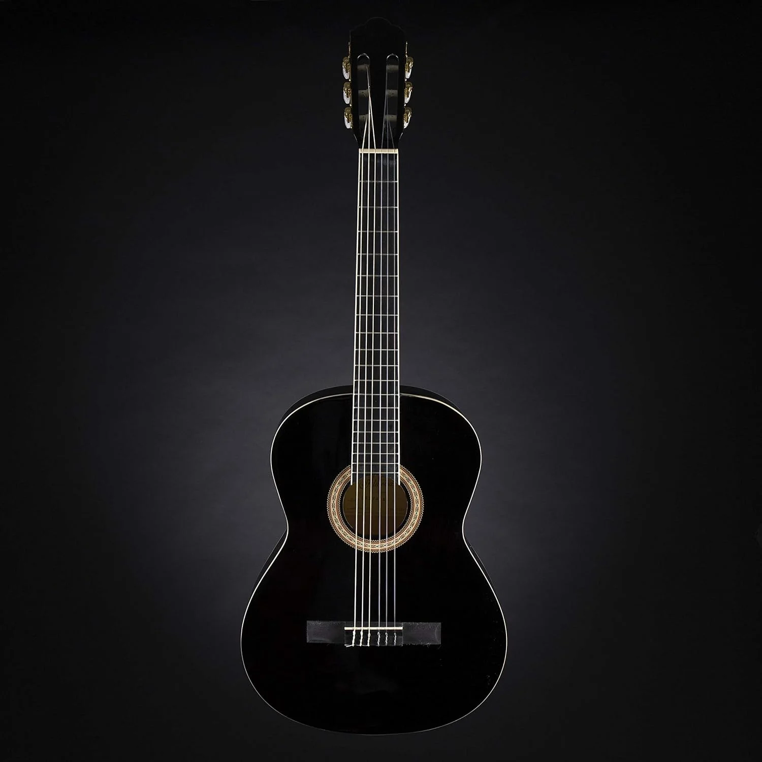 گیتار کلاسیک 4/4 آلمریا CG-390، مشکی، پرداخت براق، صفحه رویی از چوب لیندن یکپارچه، دسته از چوب سخت منتخب، صفحه انگشت‌گذاری کامپوزیت، 19 فرت، طول دسته 650 میلی‌متر، سخت‌افزار کروم