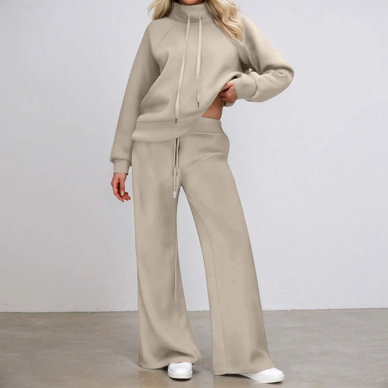 ست دوتکه: تاپ بلند یقه اسکی با شلوار گشاد فاق بلند - یک استایل پاییزی راحت و غیررسمی.