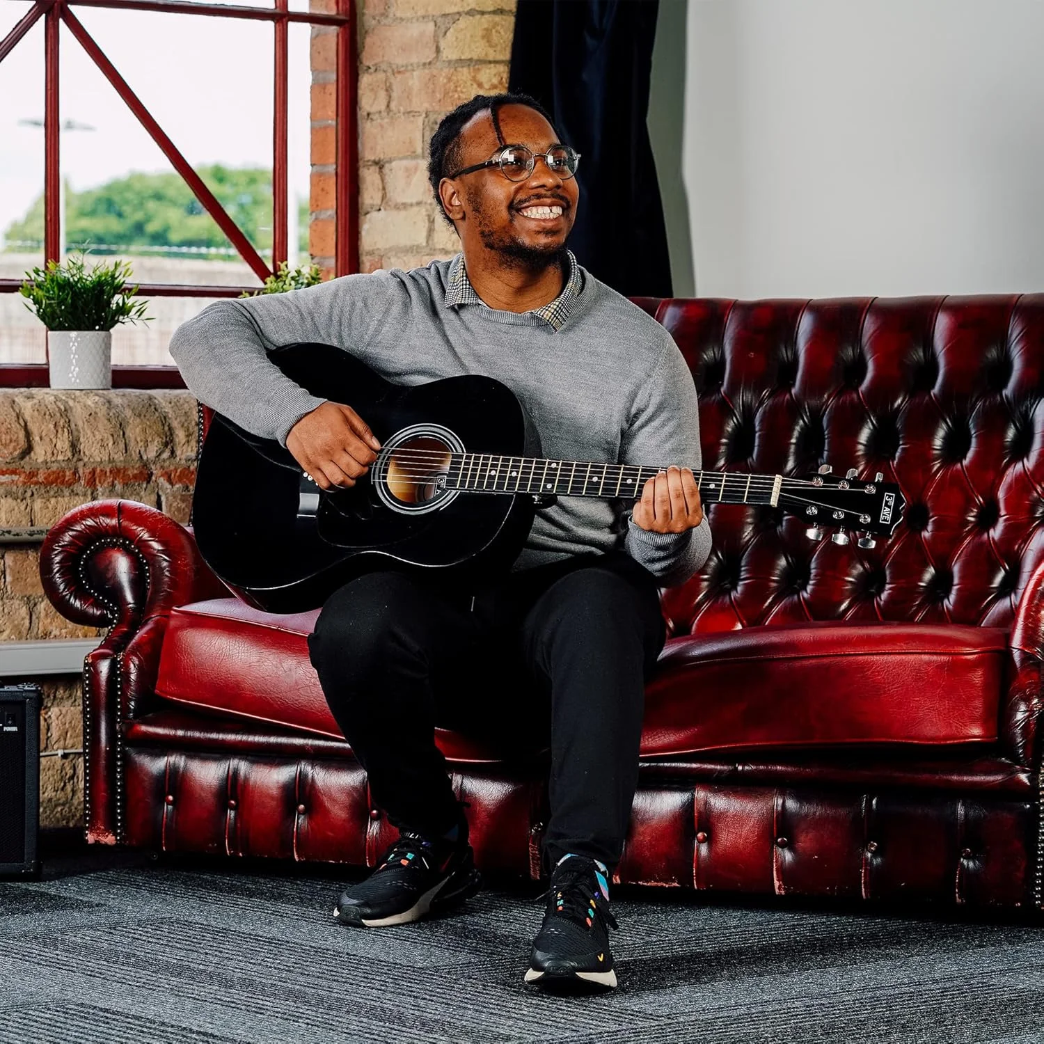 مجموعه گیتار آکوستیک 4/4 Third Avenue با سیم های فولادی، برای مبتدیان - 6 ماه آموزش رایگان، کیف، پیک و سیم های اضافی - مشکی