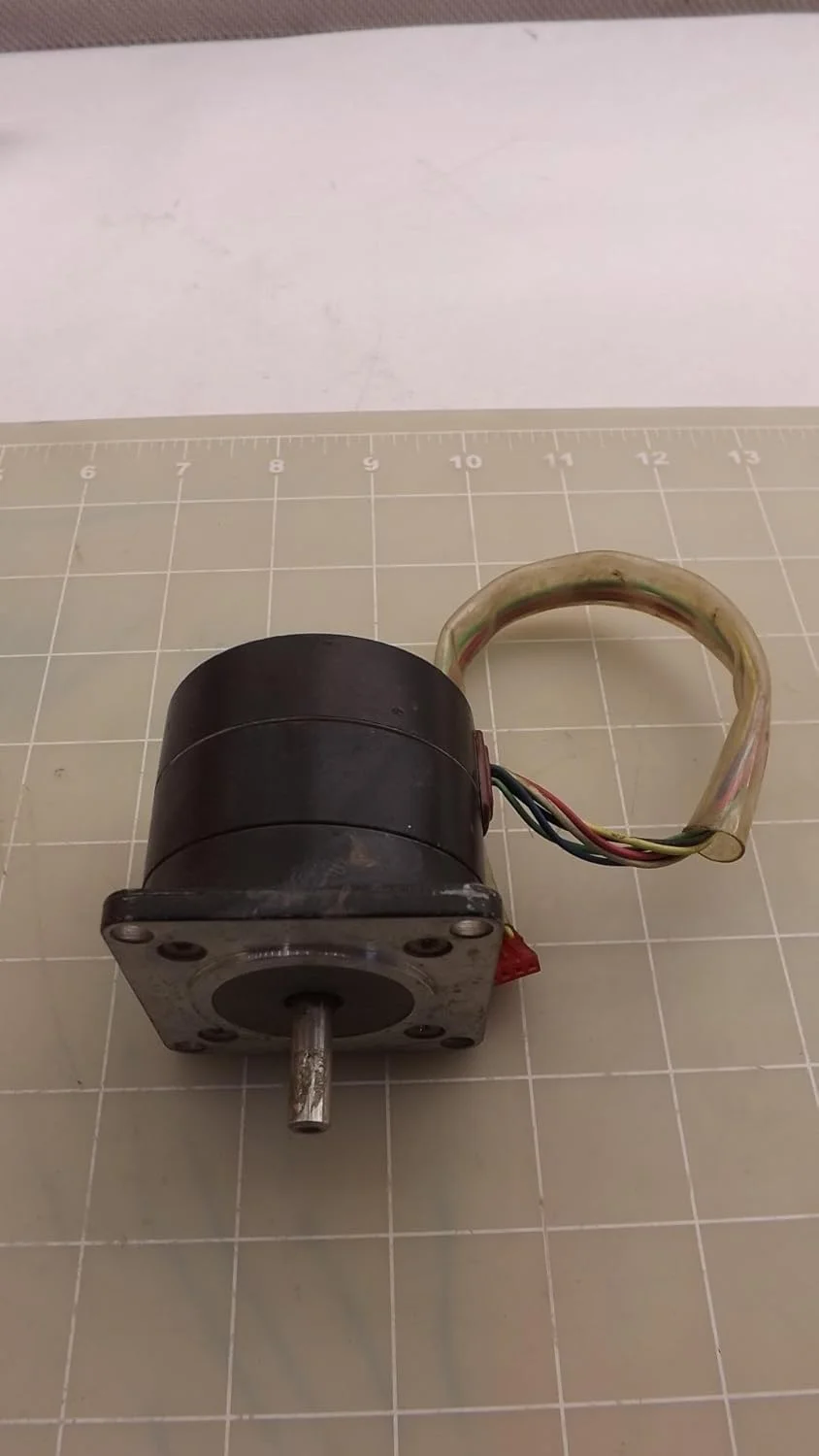 موتور پله ای PH265-01، 0.85 آمپر، 2 فاز، 1.8 درجه در هر پله، 6 ولت DC