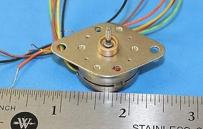 موتور پله ای تامسون M82101-P2، 12 ولت، 110 اهم بر کویل، 7.5 درجه بر استپ، محصول نو