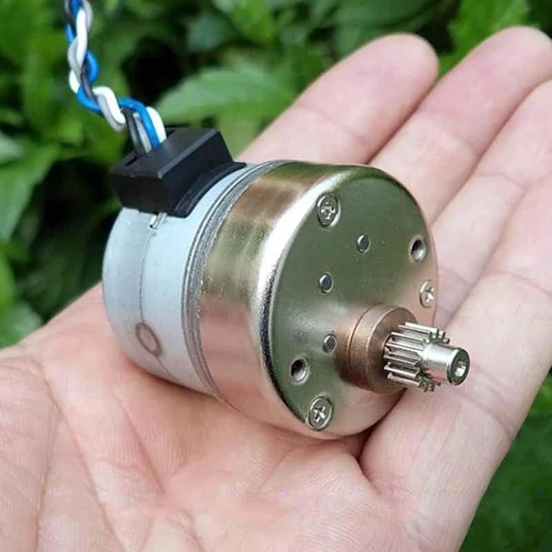 موتور پله ای 35 میلی متری 2 فاز 4 سیم با زاویه پله 7.5 درجه به همراه چرخ دنده فلزی دقیق برای پرینتر سه بعدی TIKO