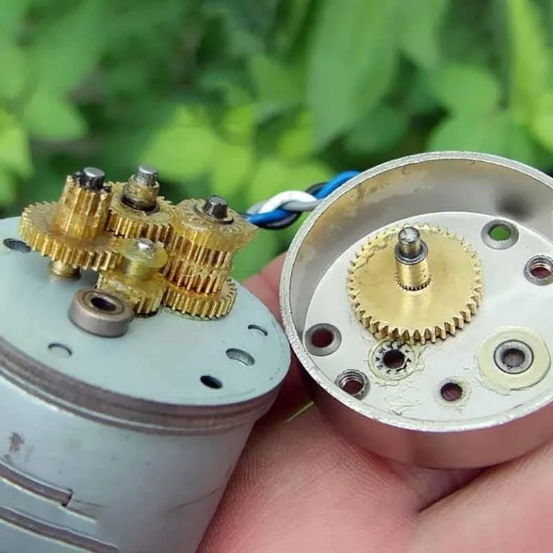 موتور پله ای 35 میلی متری 2 فاز 4 سیم با زاویه پله 7.5 درجه به همراه چرخ دنده فلزی دقیق برای پرینتر سه بعدی TIKO