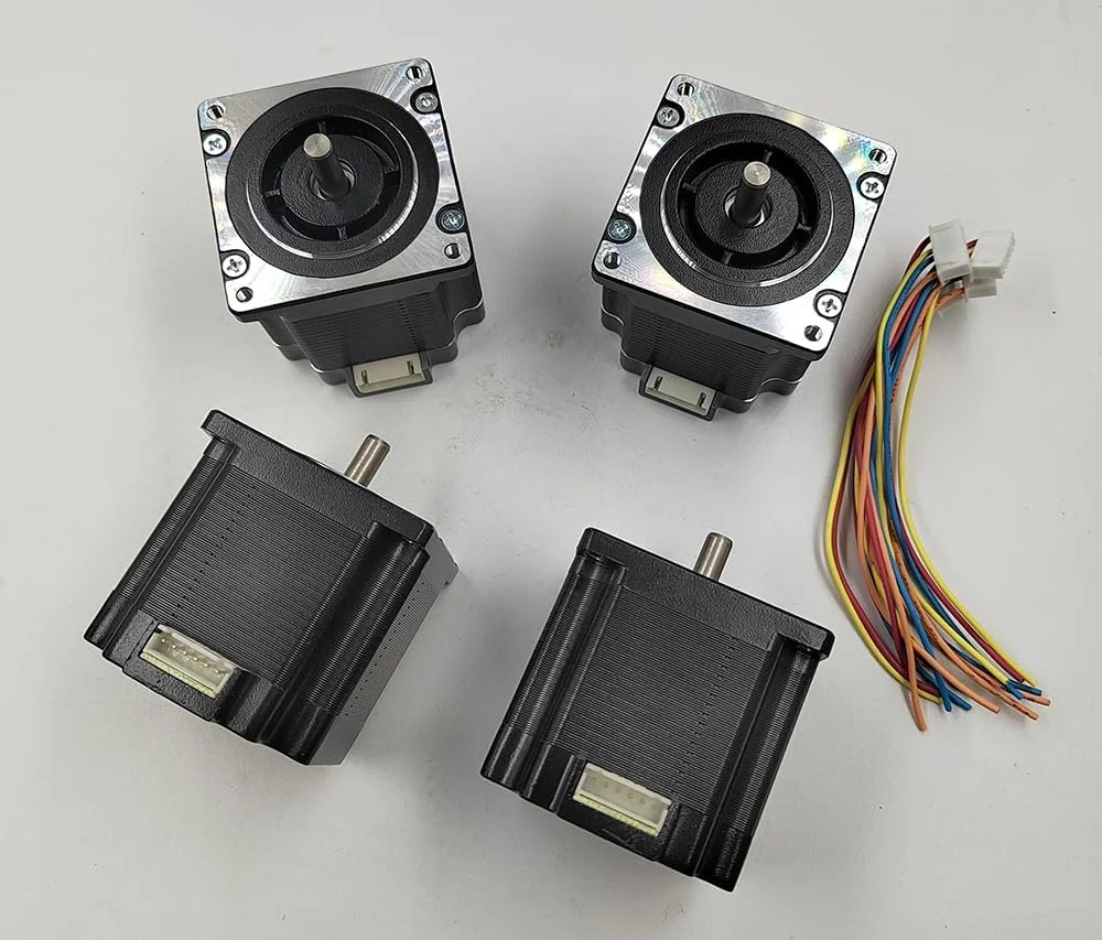 موتور پله ای Nema 23 با جریان 2.8 آمپر و گشتاور 1.26 نیوتن متر (179oz.in) طول 56 میلی متر، بسته 4 عددی، مناسب برای دستگاه CNC فرز، تراش و روتر