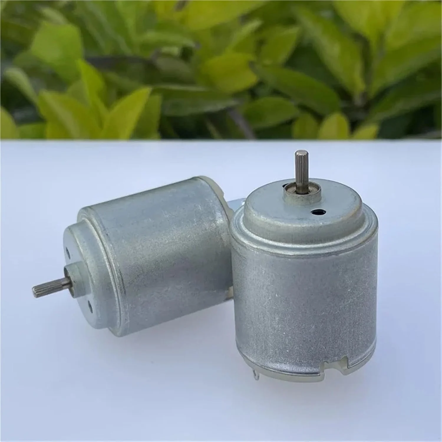 موتور الکتریکی کوچک گرد 24 میلی‌متری R260 DC 3V 3.7V 5V 6V با سرعت بالا 14500 دور در دقیقه و برس کربنی مغناطیسی - 1 عدد