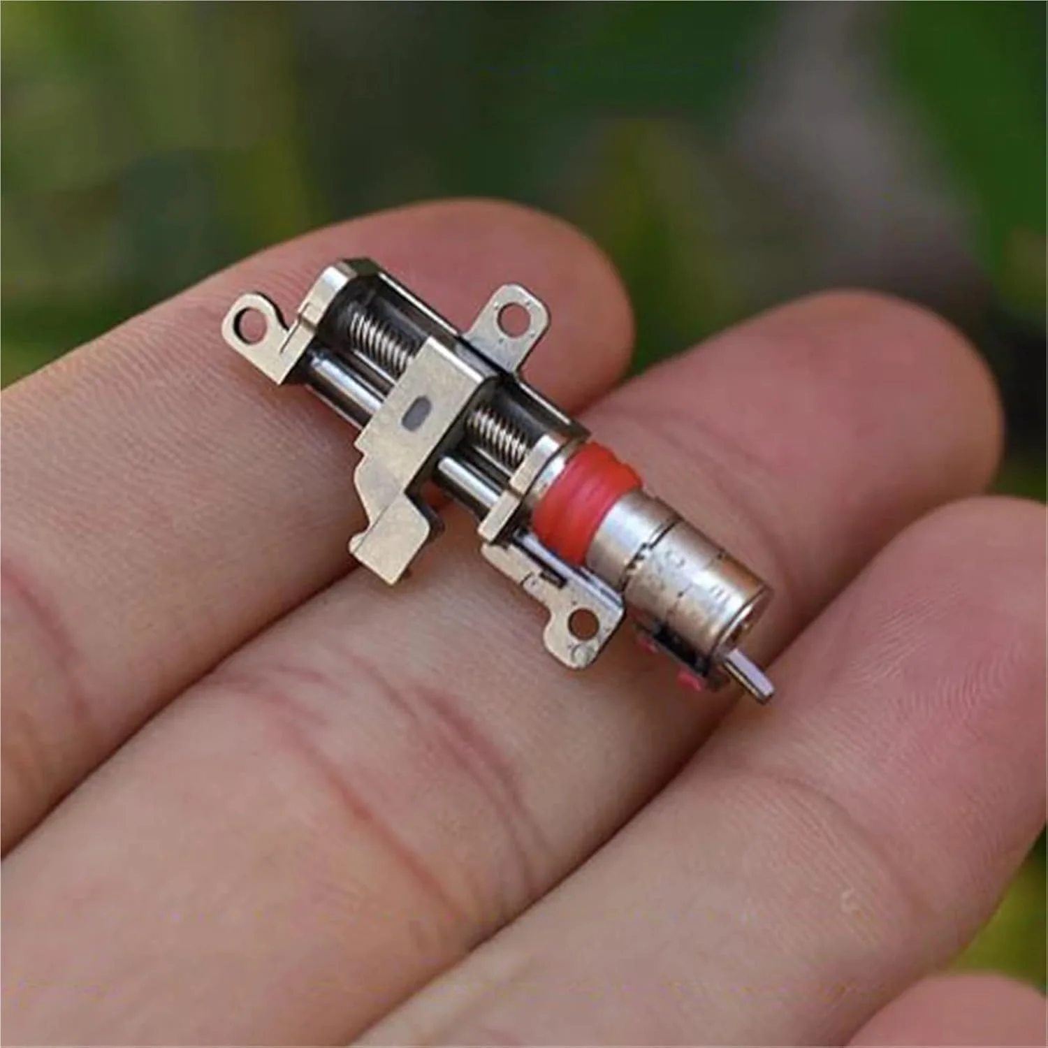 موتور پله ای گیربکس سیاره ای دقیق 5 میلی متری کوچک، موتور پله ای 2 فاز 4 سیمه، لغزنده فلزی پیچ خطی 1 عدد