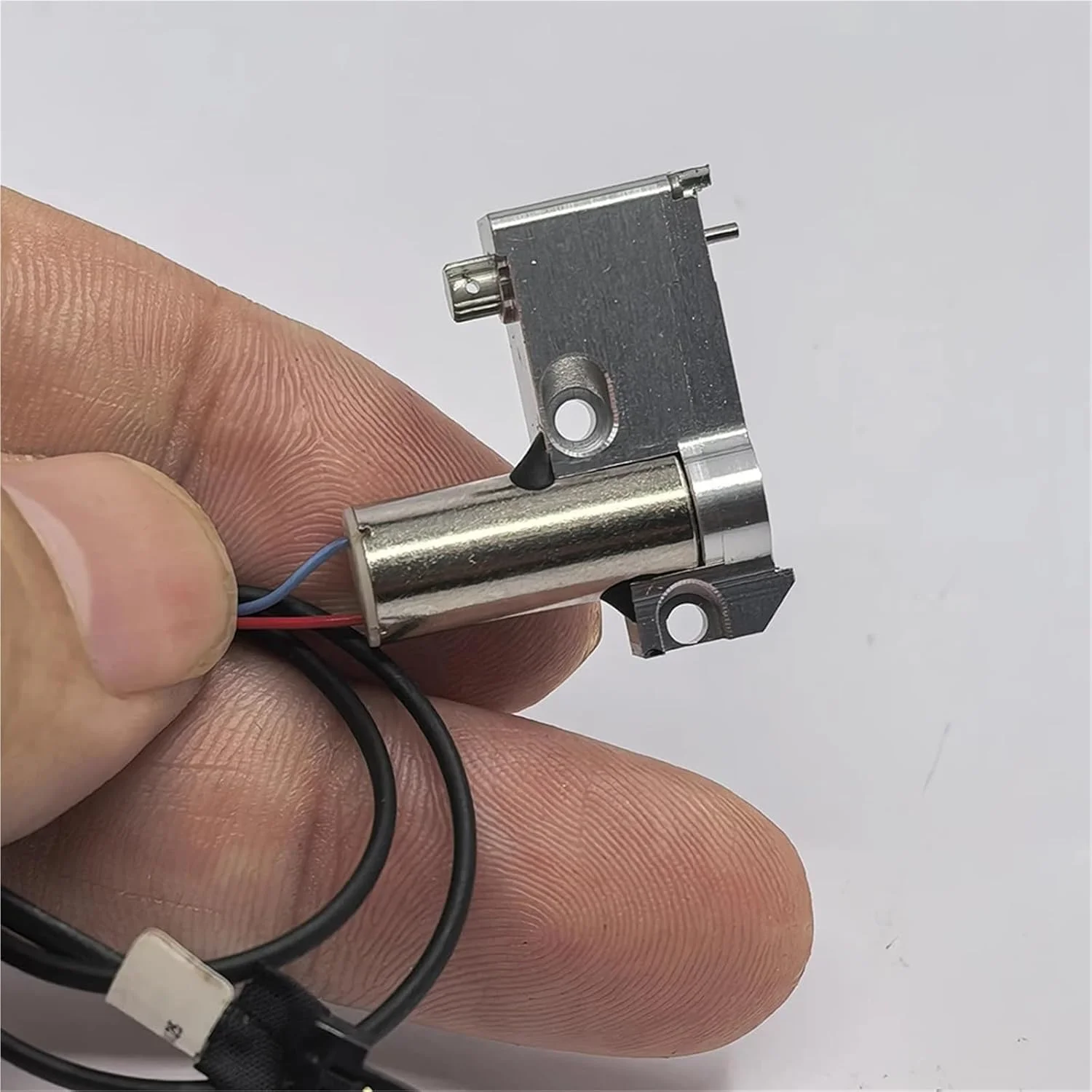 موتور گیربکس فلزی کامل DC 2V-3.7V 3V 49RPM سرعت پایین 7mm بدون هسته 1 عدد