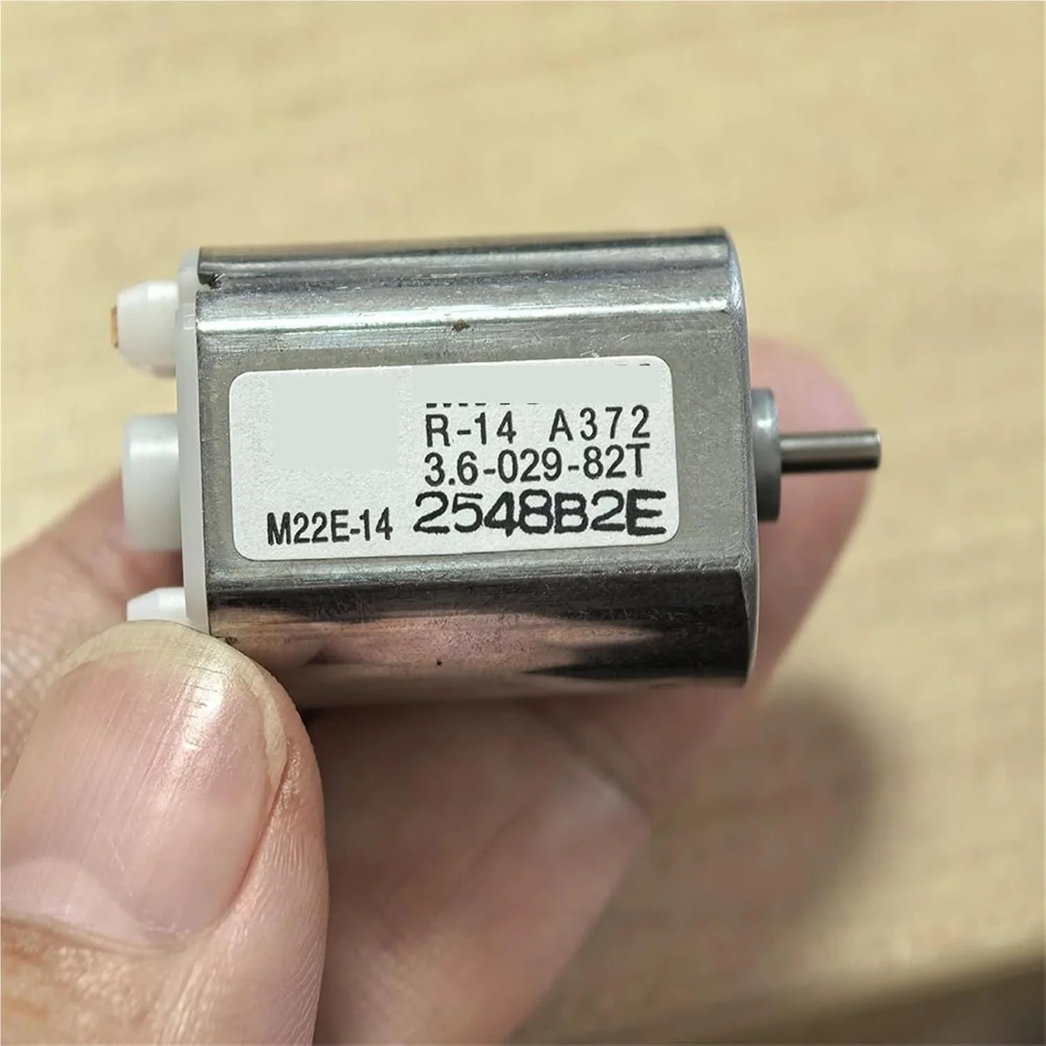 موتور DC مدل M22E-14 با ولتاژ 3 تا 6 ولت و سرعت 15000 دور در دقیقه، گشتاور بالا - 1 عدد