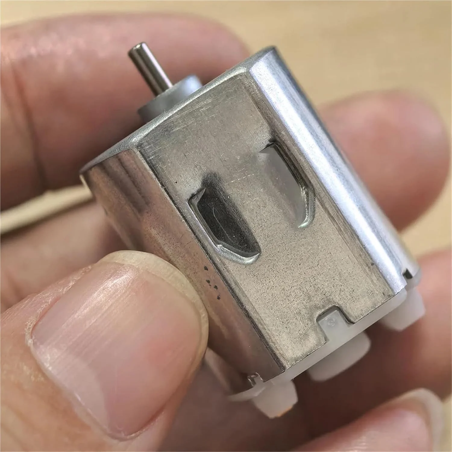 موتور DC مدل M22E-14 با ولتاژ 3 تا 6 ولت و سرعت 15000 دور در دقیقه، گشتاور بالا - 1 عدد