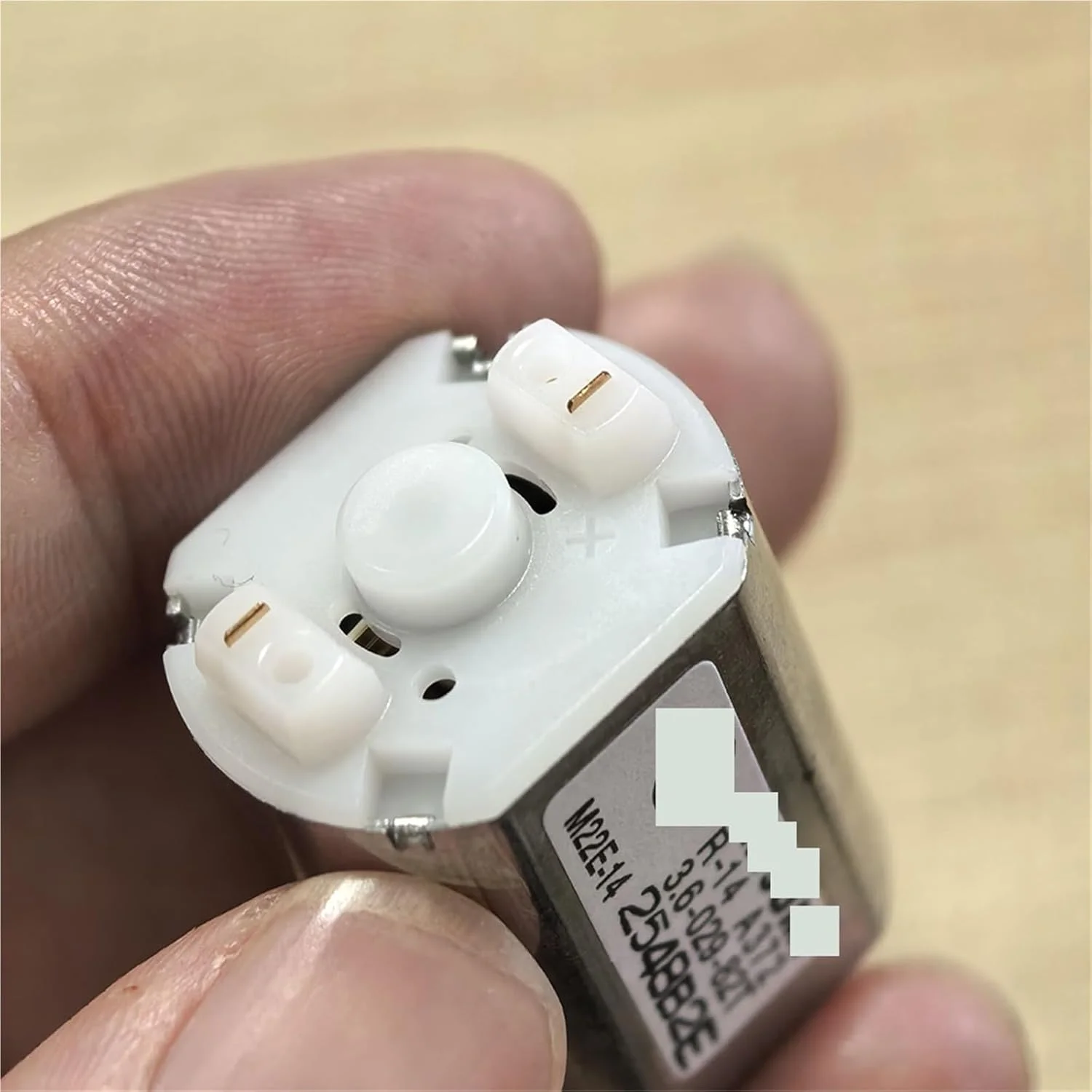 موتور DC مدل M22E-14 با ولتاژ 3 تا 6 ولت و سرعت 15000 دور در دقیقه، گشتاور بالا - 1 عدد