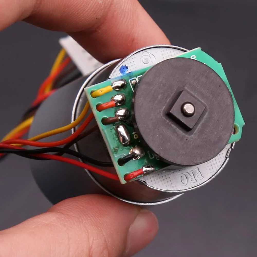 موتور پرینتر DC مدل RS-385، ولتاژ 12 تا 24 ولت، سرعت 10800 دور در دقیقه، به همراه انکودر سرعت، دیسک مگنت، چرخ دنده مسی 14T و سیم