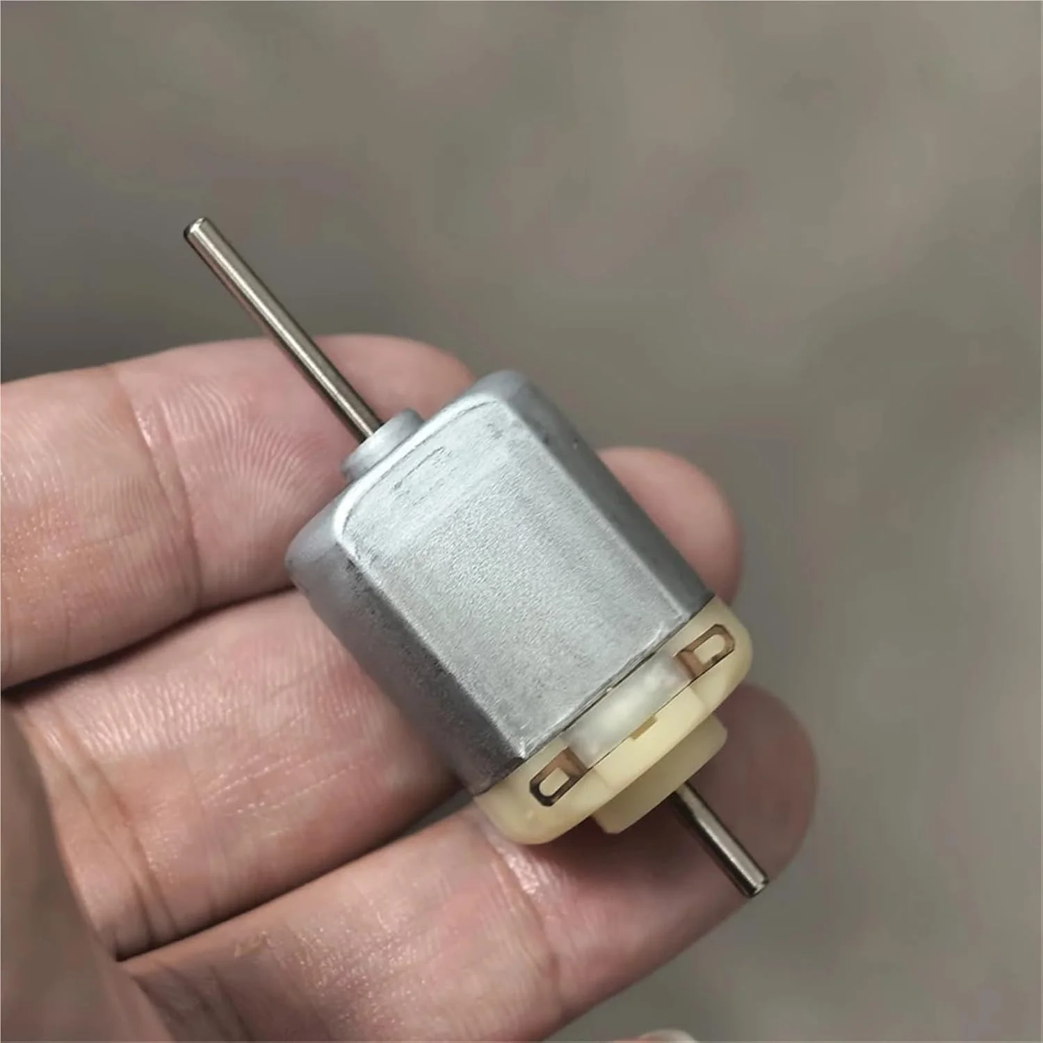 موتور براش کربنی 20 میلی‌متری FP130-09470 DC 3V 5V 9V 12V 7950RPM دو شفت 1 عدد