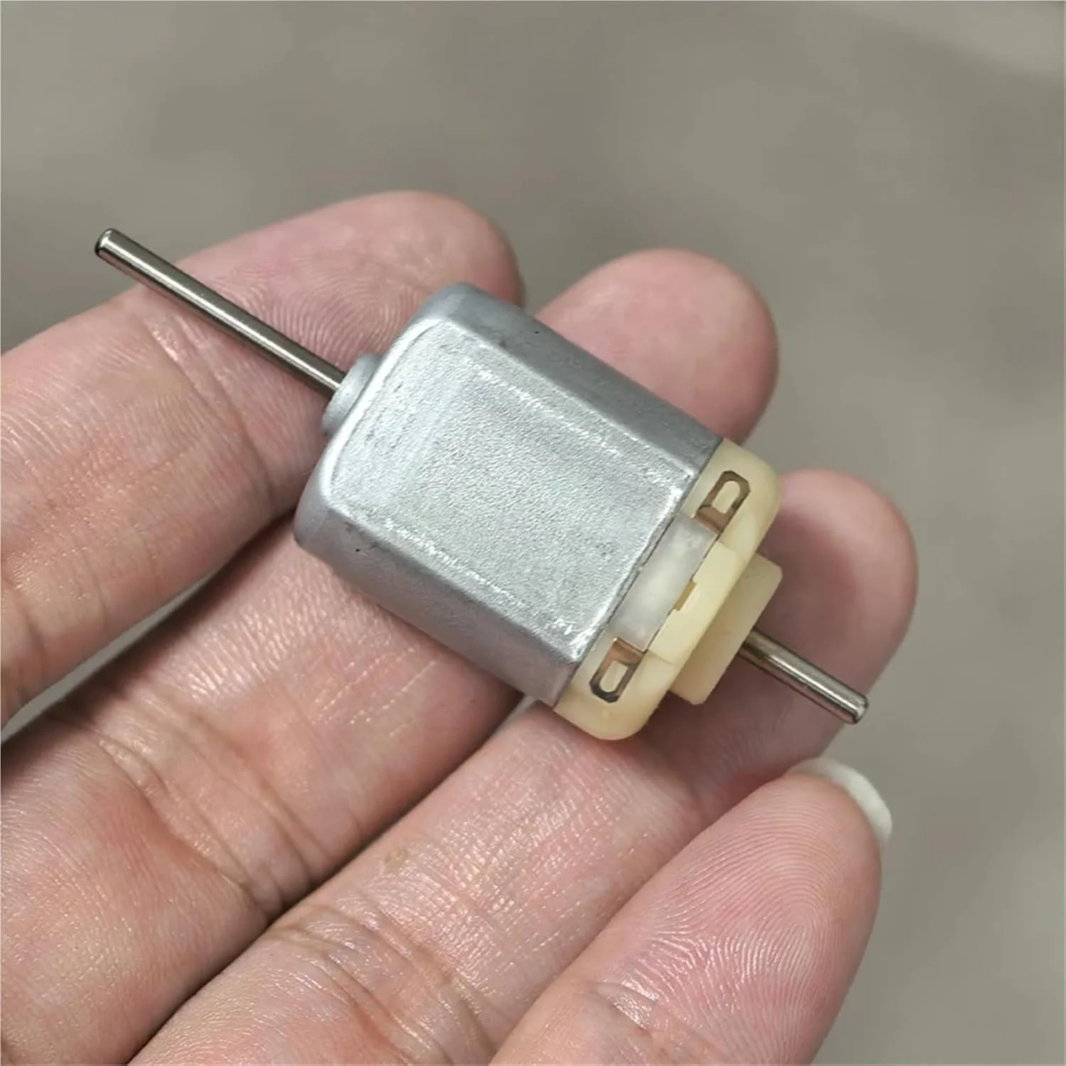 موتور براش کربنی 20 میلی‌متری FP130-09470 DC 3V 5V 9V 12V 7950RPM دو شفت 1 عدد