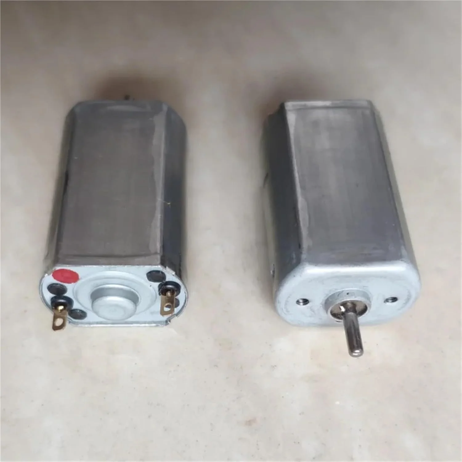 موتور DC مدل FF-180SV-2290 با ولتاژ 3 تا 6 ولت، سرعت 6000 تا 12000 دور در دقیقه، برس فلزی، قطر شفت 2 میلی متر - 1 عدد