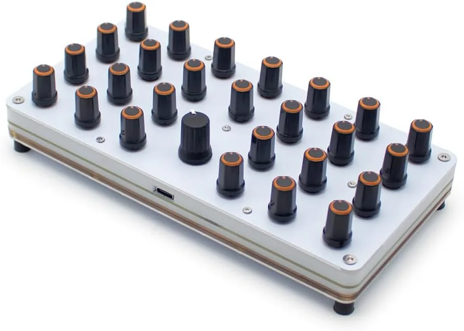 کنترلر MIDI تاپلاینس با 27 دکمه و تخصیص CC سفارشی | رابط USB-C برای نرمافزار تولید موسیقی کنترلر MIDI تاپلاینس با 27 دکمه و تخصیص CC سفارشی | رابط USB-C برای نرمافزار تولید موسیقی