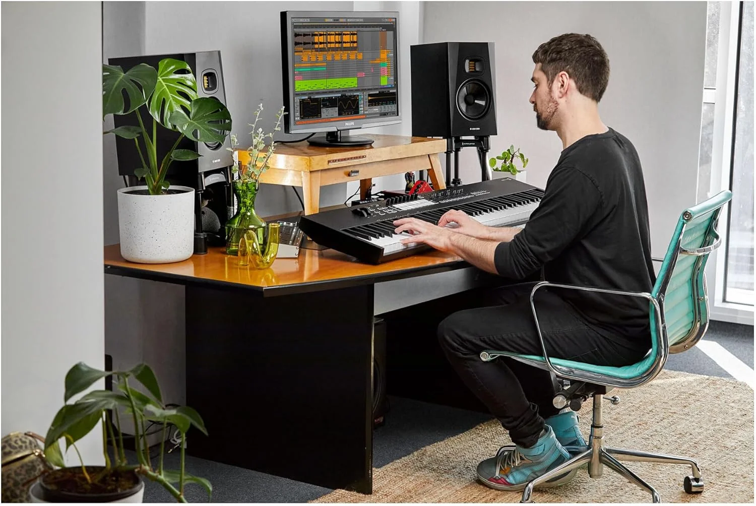 Novation Launchkey 88 [MK3] - کیبورد کنترلر MIDI ممتاز با 88 کلاویه برای ساخت موسیقی رسا، مشکی