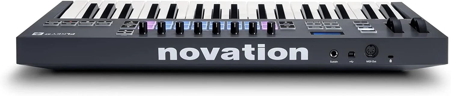 کیبورد کنترلر MIDI نواشن FLkey 37 – یکپارچگی بی‌نقص با FL Studio به همراه حالت‌های آکورد و گام و باندل کارت صدای USB Focusrite Scarlett Solo نسل 3 برای نوازندگان گیتار