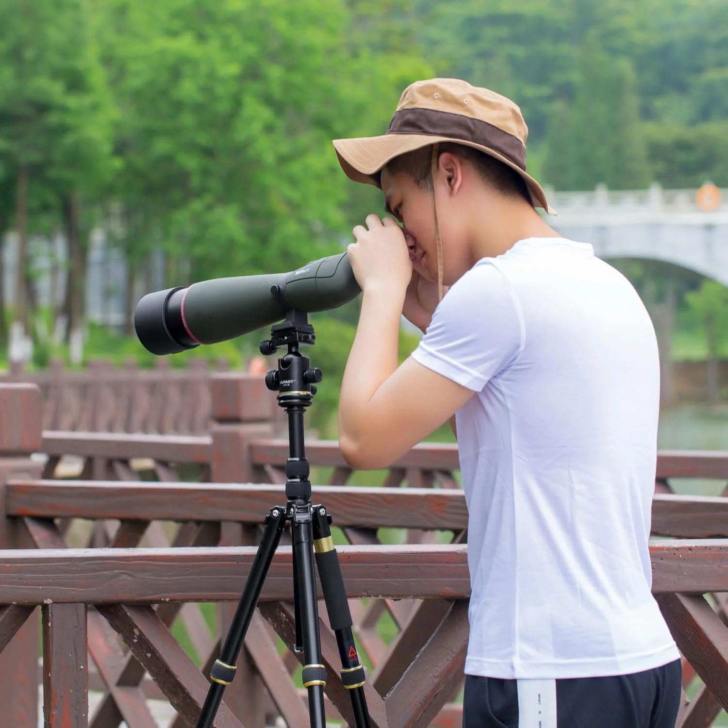 تلسکوپ های دیدبانی 20-60x80 به همراه سه پایه، کیف حمل و نگهدارنده سریع تلفن، تلسکوپ های سبک وزن با قدرت بالا با لنز FMC و منشور BAK4 - مناسب برای تماشای پرندگان، شکار، پیاده روی و کمپینگ تلسکوپ های دیدبانی 20-60x80 به همراه سه پایه، کیف حمل و نگهدارنده سریع تلفن، تلسکوپ های سبک وزن با قدرت بالا با لنز FMC و منشور BAK4 - مناسب برای تماشای پرندگان، شکار، پیاده روی و کمپینگ