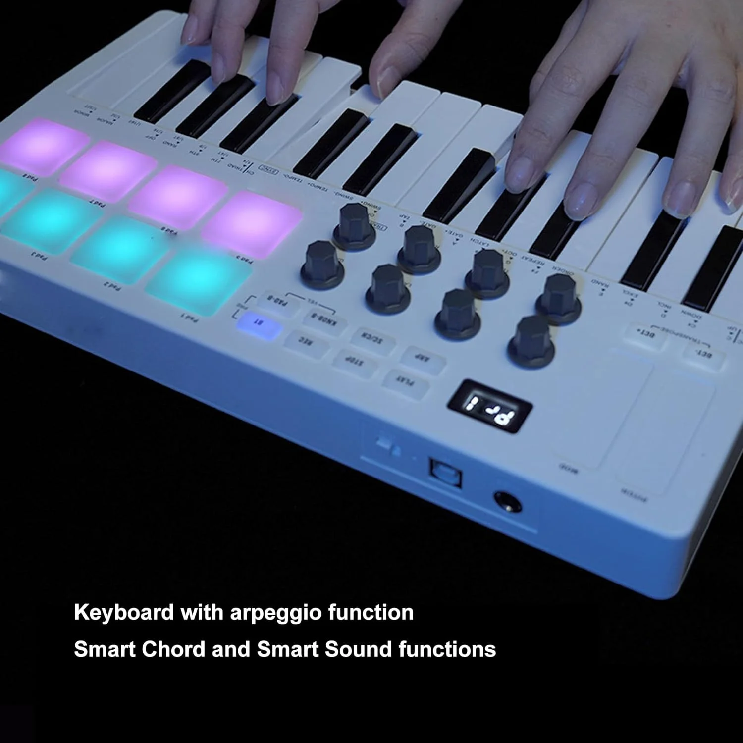 کنترلر کیبورد MIDI USB با 25 کلید، دارای 8 پد درام با نور پس زمینه، 8 دستگیره قابل تنظیم، پشتیبانی از اتصال بلوتوث یا کابل، مناسب برای سیستم عامل OS X و اندروید