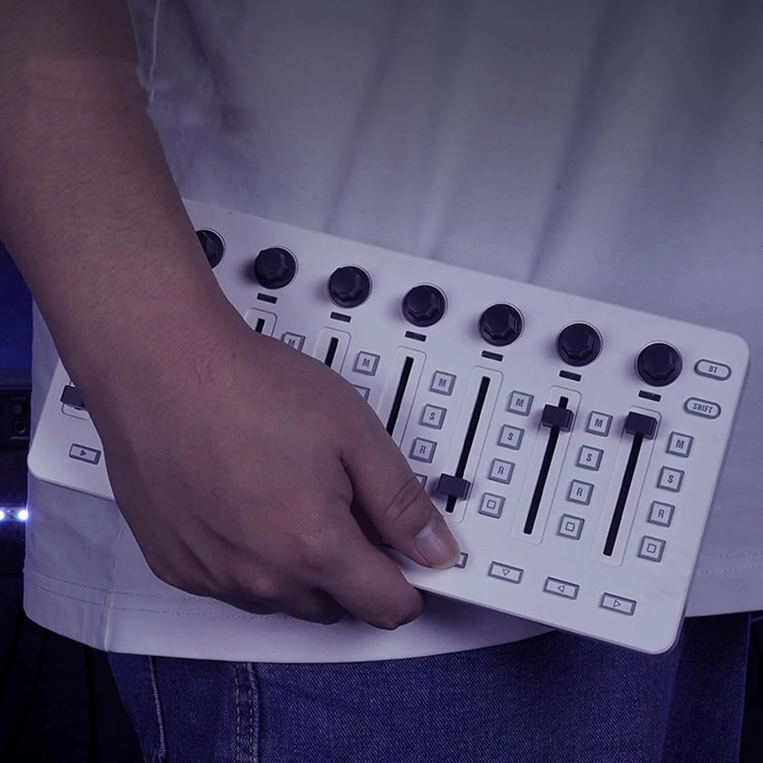 میکسر کنترلر MIDI، قابل حمل، کنترل آسان با 8 دکمه فشاری، 43 دکمه کنترلی و 8 دستگیره برای ایستگاه های کاری صدای دیجیتال