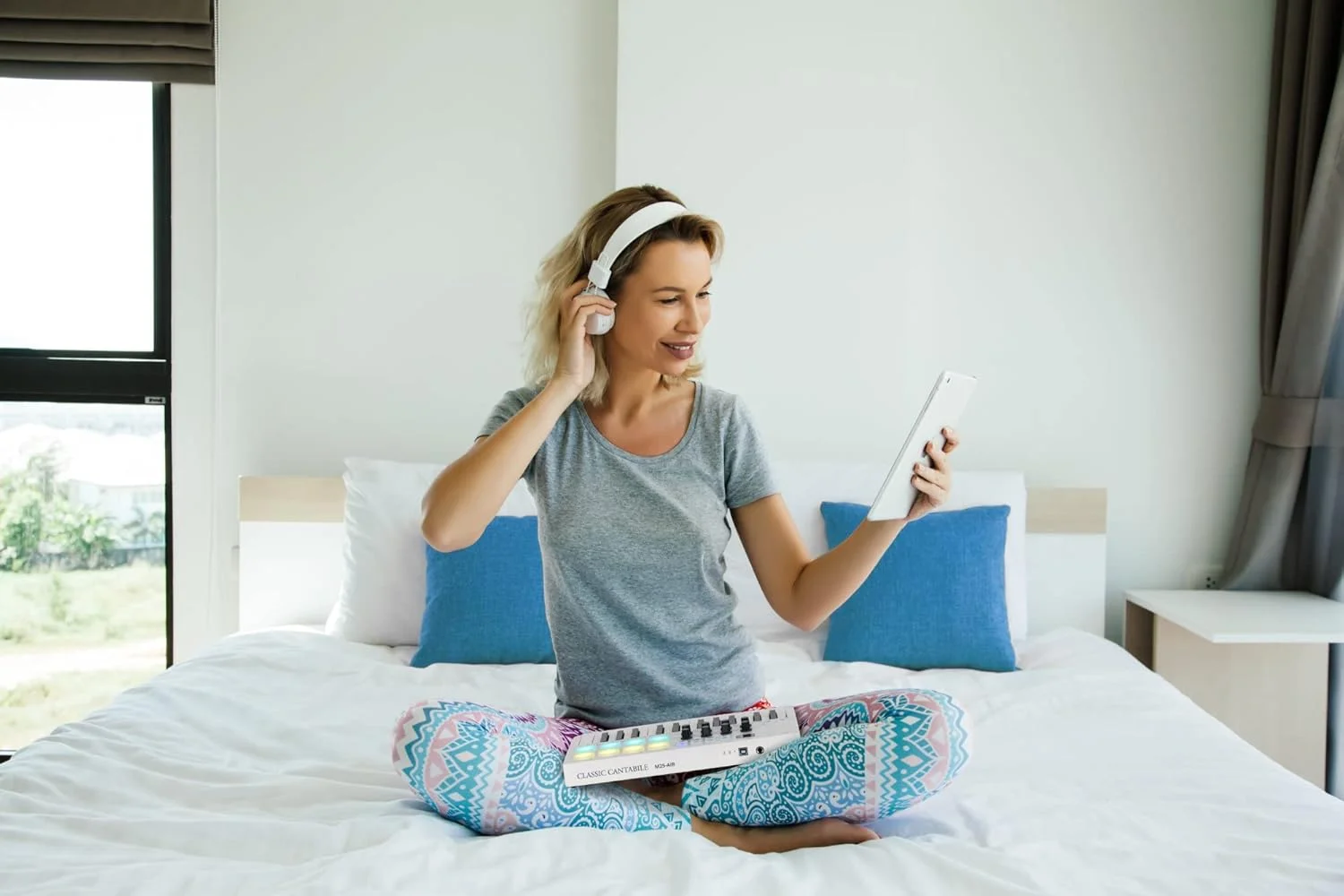 کنترلر میدی بی‌سیم Classic Cantabile M25-AIR - انتقال از طریق بلوتوث - سازگار با Apple iPhone & iPad - باتری داخلی قدرتمند - استفاده برای ویندوز از طریق کابل USB