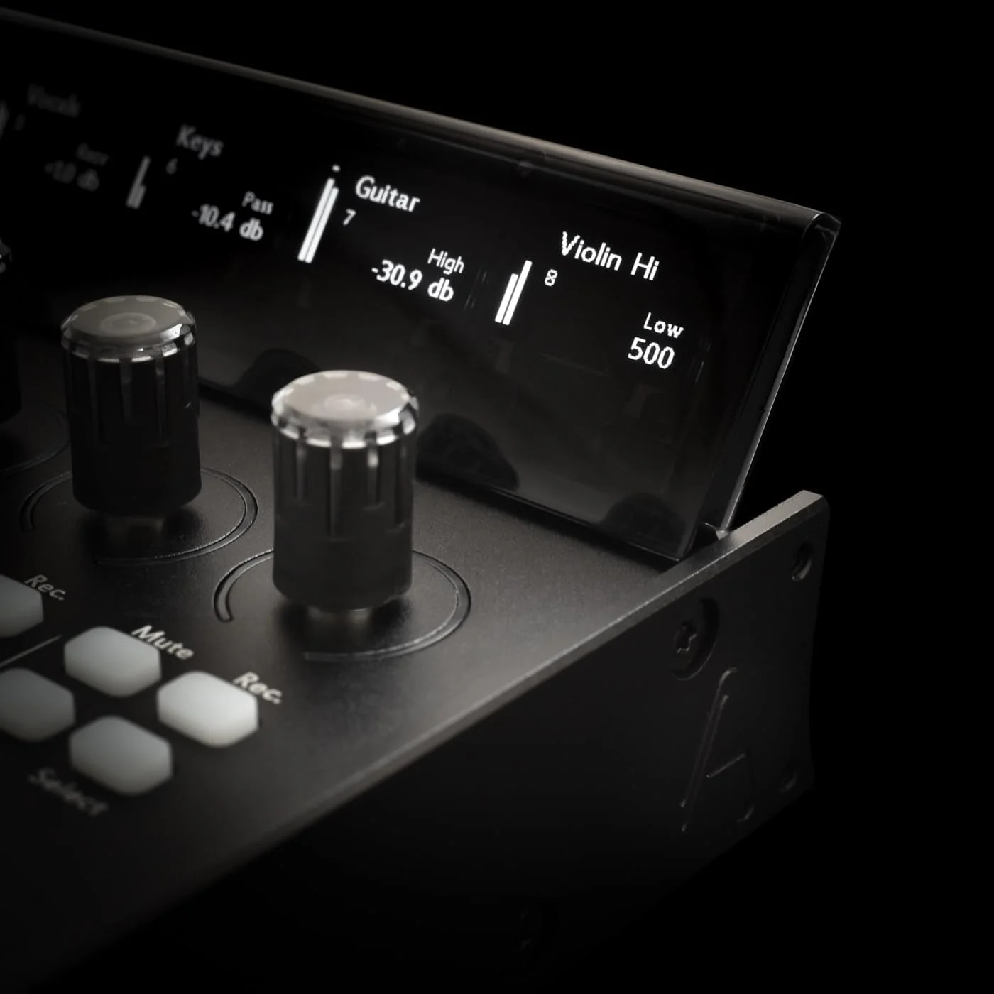 کنترلر DAW مدل D700S با 64 فیدر موتوری، USB، دکمه های LED، انکودر چرخشی RGB، کابل MIDI، کابل USB و دفترچه راهنما کنترلر DAW مدل D700S با 64 فیدر موتوری، USB، دکمه های LED، انکودر چرخشی RGB، کابل MIDI، کابل USB و دفترچه راهنما