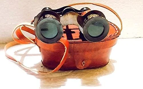 دوربین تئاتری سبک قدیمی با کیف چرمی، دوربین دوچشمی برنجی با بند حمل، دوربین تئاتری تزئینی