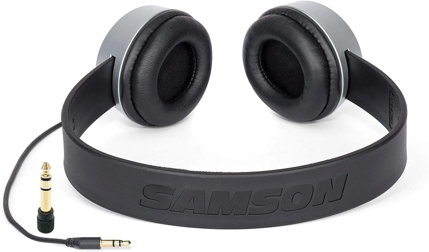 هدفون استودیویی سبک Samson SR450 با پشت بسته به همراه نگهدارنده دیواری keepdrum هدفون استودیویی سبک Samson SR450 با پشت بسته به همراه نگهدارنده دیواری keepdrum