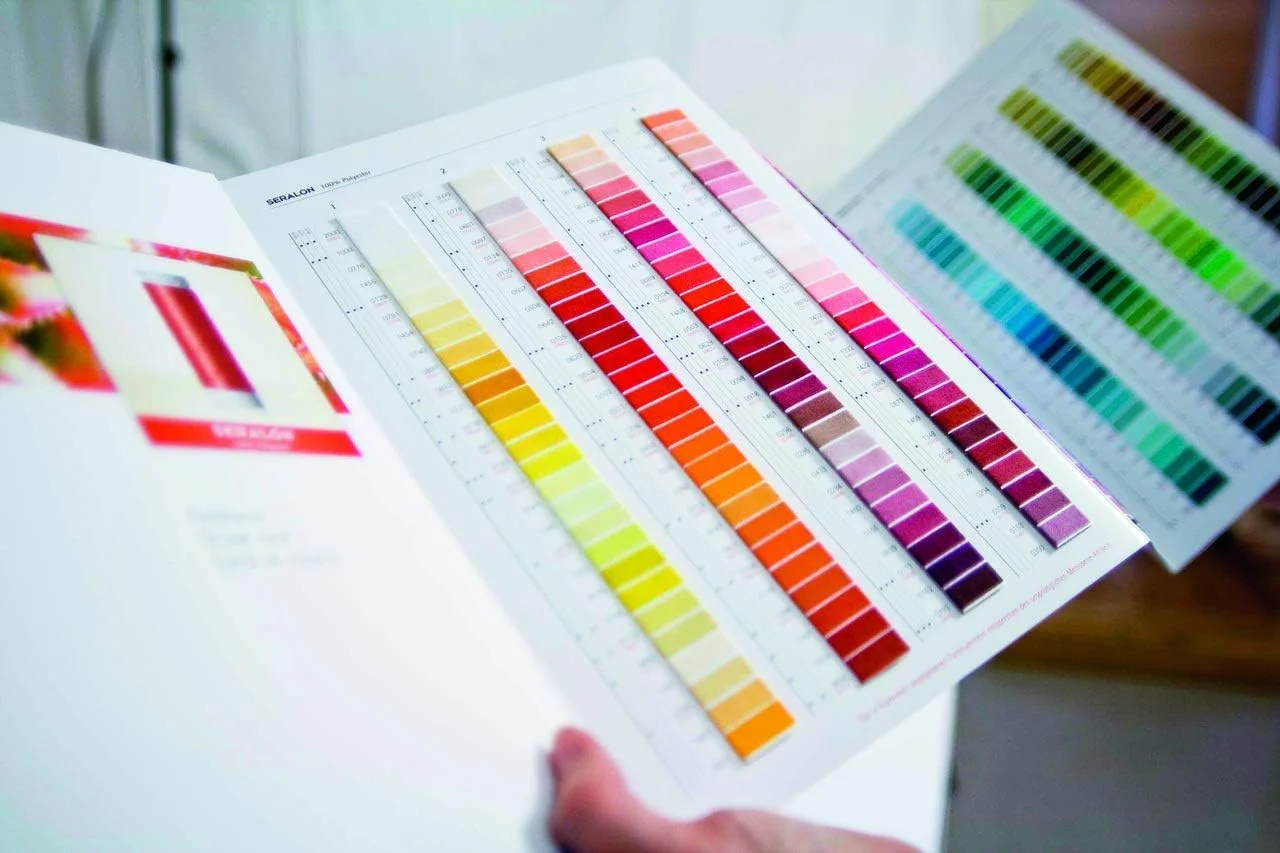 ست نخ خیاطی متلر سرالون خاکستری: نخ جهانی برای خیاطی یا گلدوزی، نخ خیاطی برای چرخ خیاطی، 100% پلی استر، کیت SE4، 200 متر در هر رول