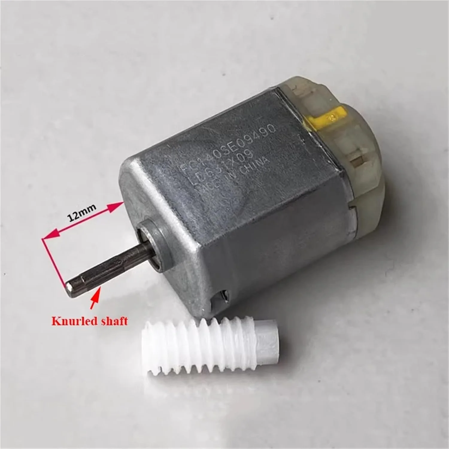 موتور الکتریکی DC با شفت دنده کرمی FC-140SE-09490، ولتاژ 12 ولت، سرعت 5000 دور در دقیقه، طول 20 میلی متر - 1 عدد