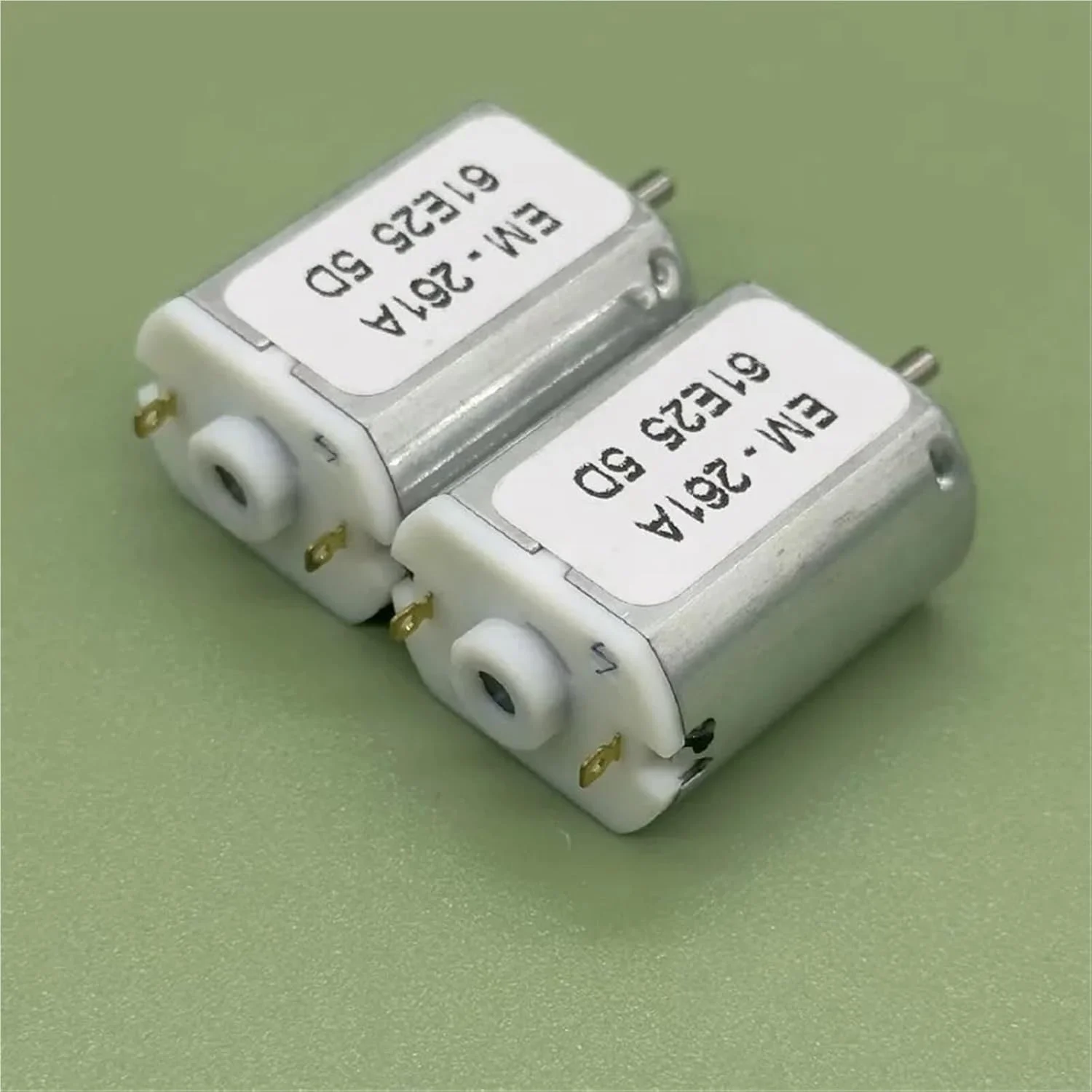 موتور برس کربنی EM-261A ولتاژ 6 تا 24 ولت، ابعاد 15 * 20 * 25 میلی متر، 12 ولت 12500 دور در دقیقه، سرعت بالا، 1 عدد