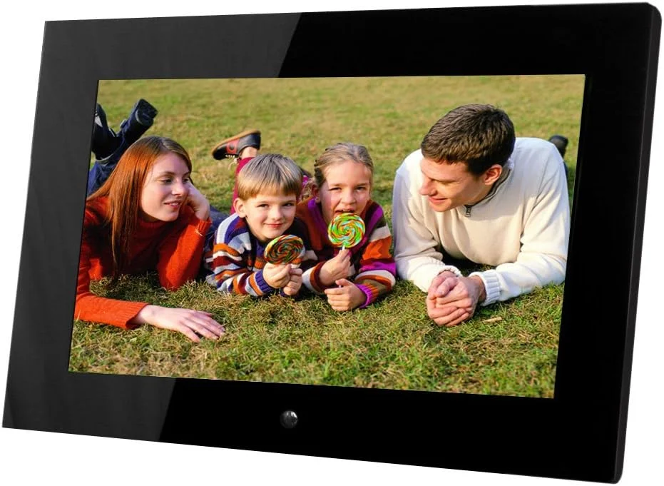 قاب عکس دیجیتال 14 اینچی (مشکی) با وضوح بالا، جلوه‌های انتقالی متنوع، نمایش اسلاید، زمان‌بندی قابل تنظیم، قابلیت اتصال کارت حافظه SD یا فلش برای دسترسی و نمایش عکس‌ها.