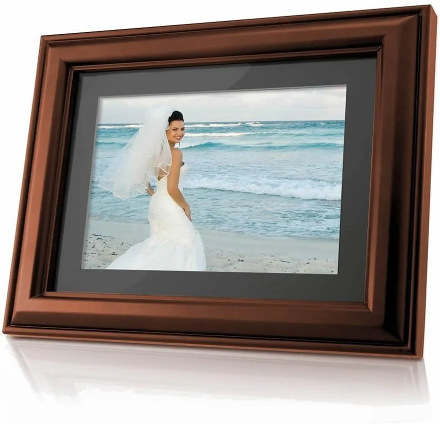 قاب عکس دیجیتال عریض 7 اینچی کبی مدل DP-768 با پخش کننده MP3 و 2 قاب چوبی قاب عکس دیجیتال عریض 7 اینچی کبی مدل DP-768 با پخش کننده MP3 و 2 قاب چوبی