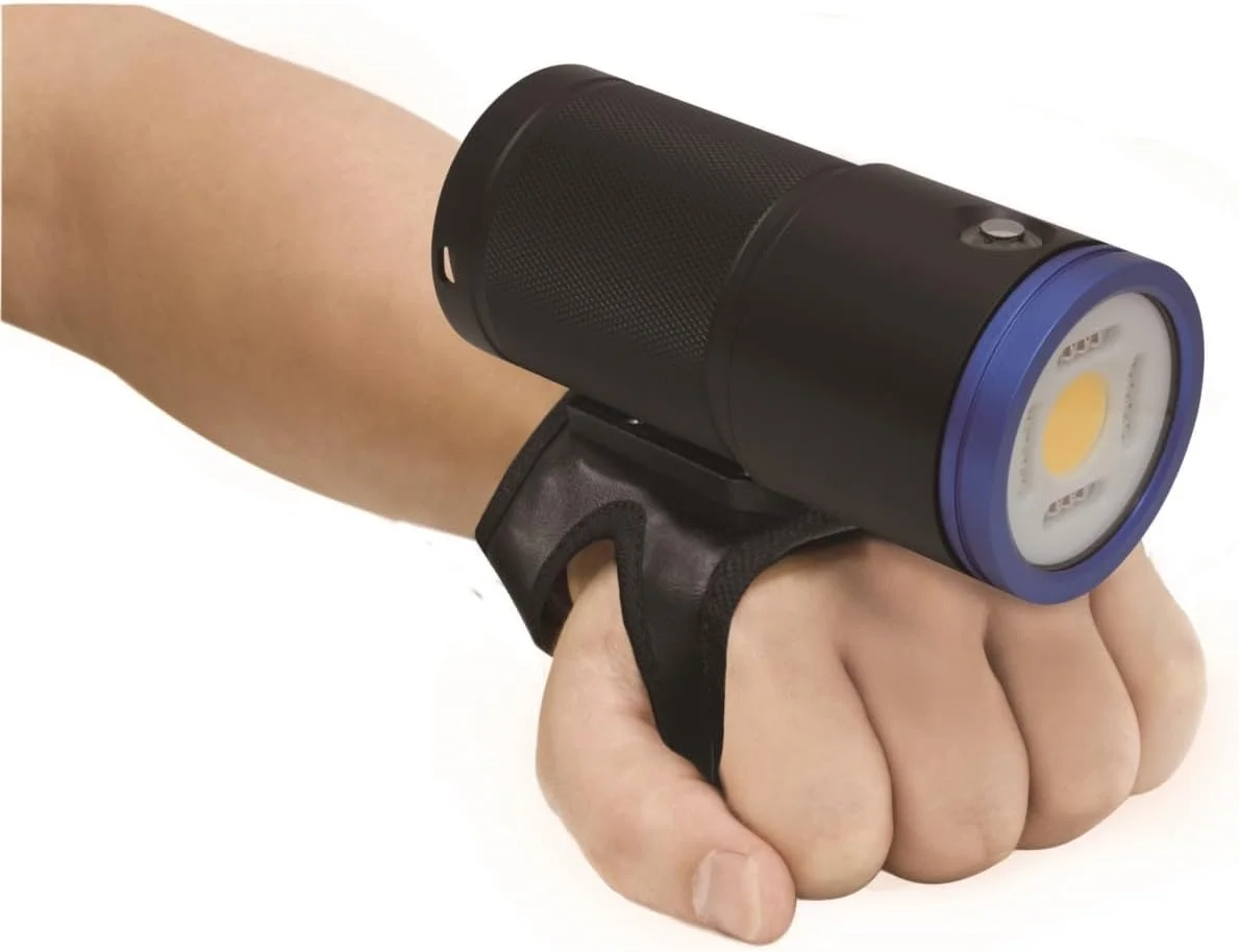 چراغ فیلمبرداری Bigblue CB 7200 لومن نور سفید گرم با حالت های قرمز و آبی