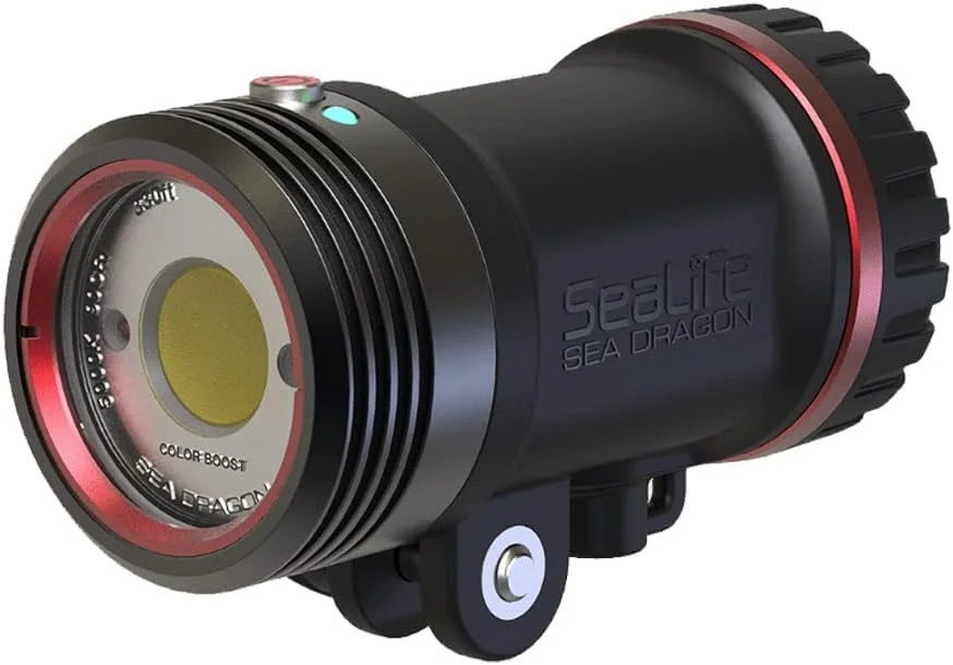 مجموعه نورپردازی زیر آب SeaLife Sea Dragon SL680 5000 - هد نور عکس/فیلم Sea Dragon 5000 با تقویت رنگ، آستین محافظ نئوپرن، آداپتورها و لوازم جانبی