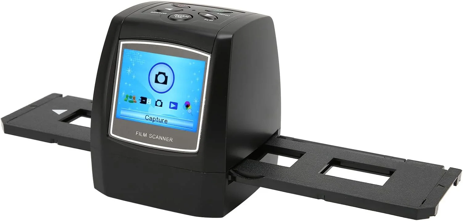 اسکنر فیلم کوچک قابل حمل چند منظوره با صفحه نمایش 2.4 اینچی LCD برای فیلم های اسلاید 35 میلی متری و 135 میلی متری (دوشاخه بریتانیا 100-240 ولت)