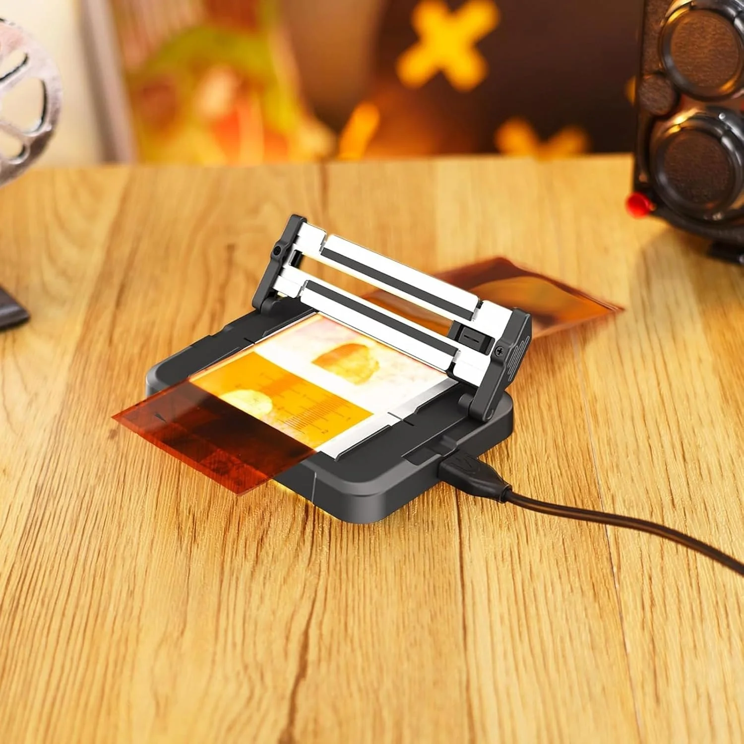 برش دهنده فیلم نگاتیو برای فیلم های 35 میلی متری و 120 فرمت، برش دهنده فیلم نگاتیو، دارای نور پس زمینه LED با 11 سطح تنظیم روشنایی و تغذیه از طریق USB C برای عکس های قدیمی