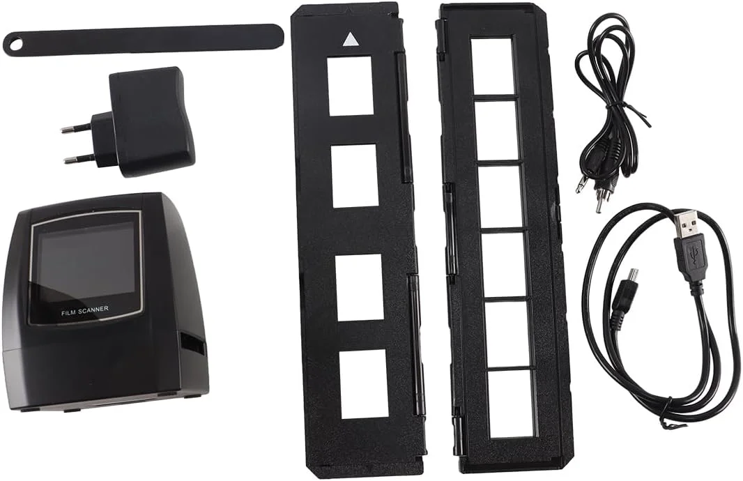 اسکنر فیلم و اسلاید دیجیتال کوچک، نگاتیوها و اسلایدهای 35 میلی‌متری را به تصاویر JPEG تبدیل می‌کند. شامل صفحه نمایش LCD 2.4 اینچی و آداپتورهای فیلم با بارگذاری آسان