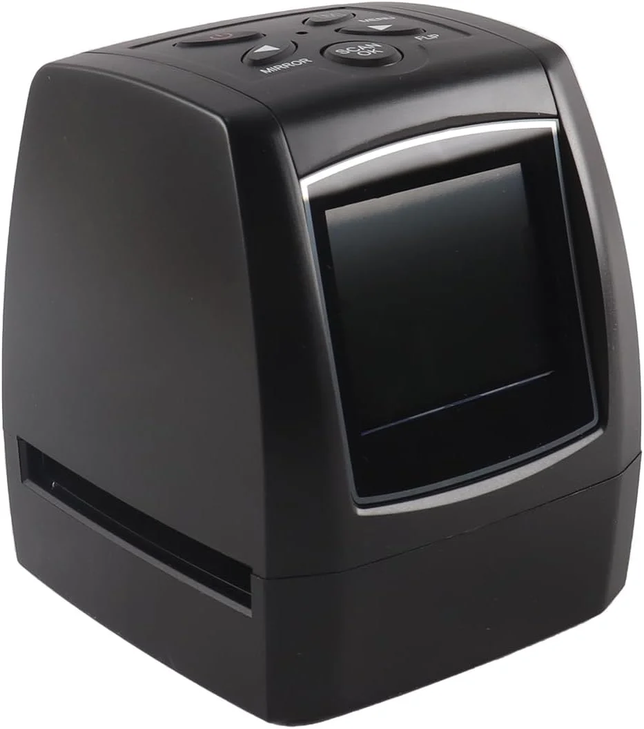 اسکنر فیلم و اسلاید دیجیتال کوچک، نگاتیوها و اسلایدهای 35 میلیمتری را به تصاویر JPEG تبدیل میکند. شامل صفحه نمایش LCD 2.4 اینچی و آداپتورهای فیلم با بارگذاری آسان اسکنر فیلم و اسلاید دیجیتال کوچک، نگاتیوها و اسلایدهای 35 میلیمتری را به تصاویر JPEG تبدیل میکند. شامل صفحه نمایش LCD 2.4 اینچی و آداپتورهای فیلم با بارگذاری آسان