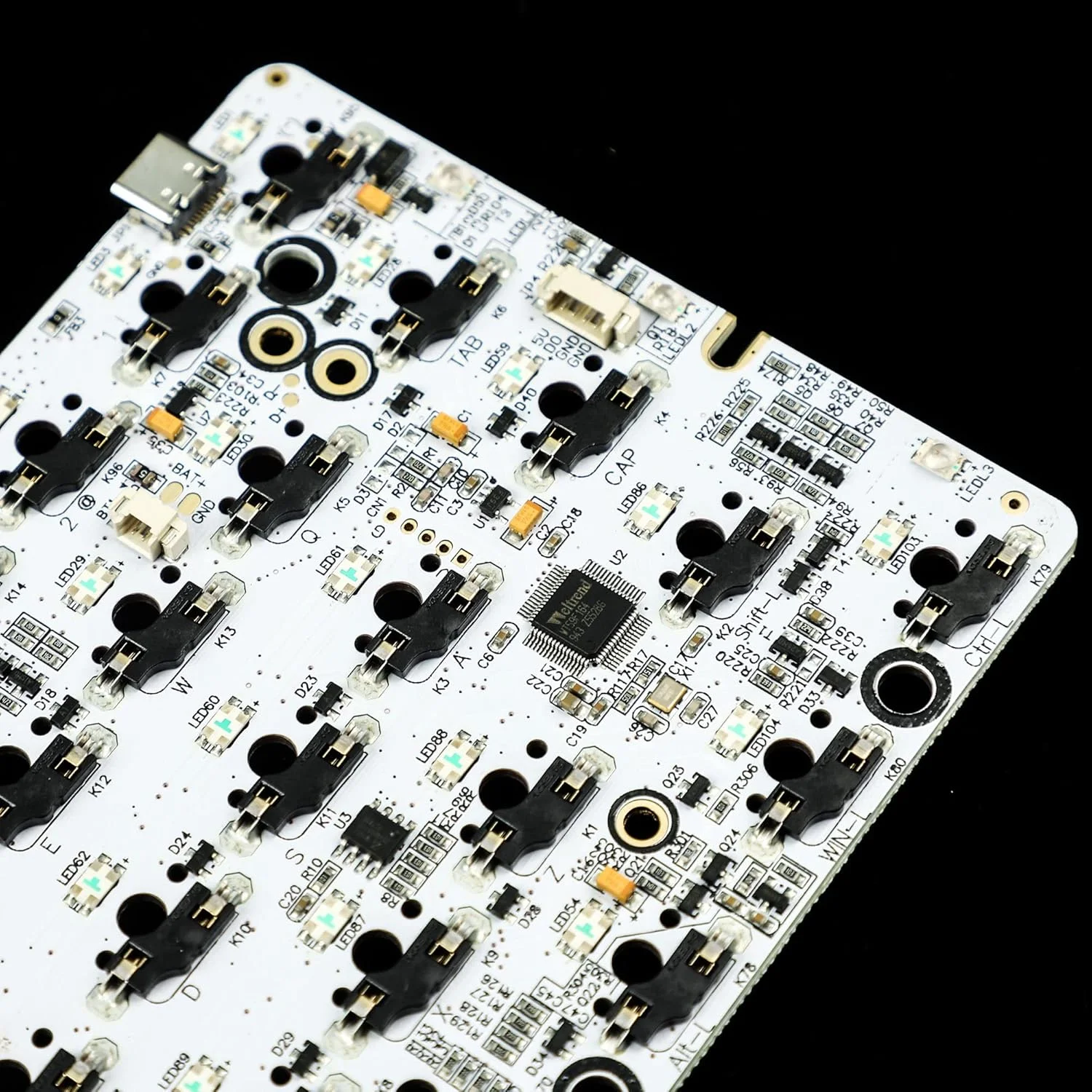 YMDK GK61s RGB PCB با قابلیت تعویض سریع کلید، درایور مستقل و اتصال سیمی Type-C ANSI (GK61s بلوتوث سیمی)