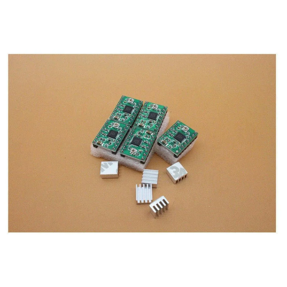 یک عدد درایور استپر Reprap A4988 به همراه هیت سینک