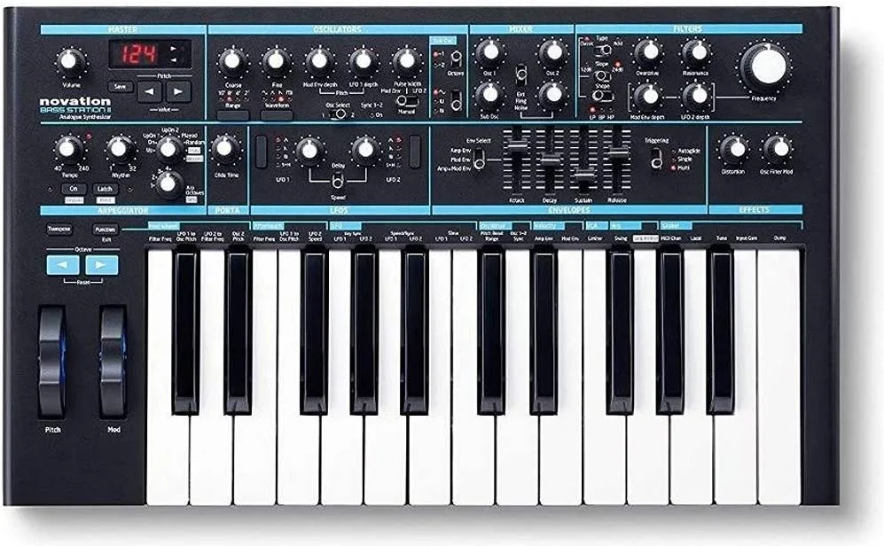 Novation Bass Station II صفحه کلید آنالوگ 25 نتی با عملکرد سینث، 64 پچ کارخانه ای و 64 اسلات کاربری دیگر، سرعت OSC 2، سوکت USB 2 برای MIDI، مشکی | NOVSYNTH03UKEU