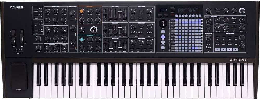 سینتی سایزر ماتریس مورفینگ آنالوگ Arturia PolyBrute Noir، کیبورد 61 کلیدی با حساسیت به Velocity و Aftertouch، 6 صدایی، کنترلر سه بعدی Morph e Touch & Pressure، افکت های دیجیتال، Wheels & Ribbon، مشکی | 551003