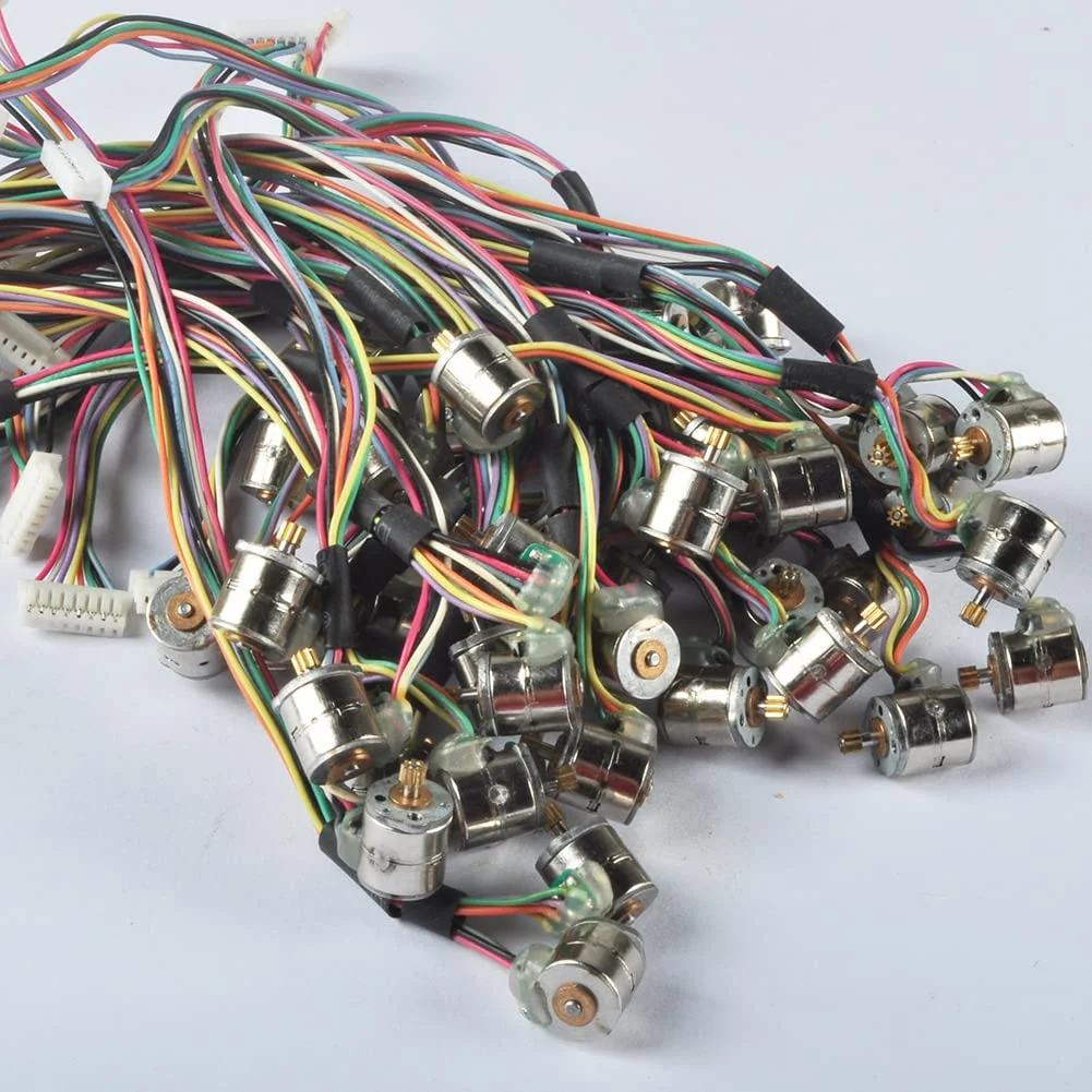۵۰ عدد موتور پله ای کوچک DC 1.5V-3V با ۴ سیم و ۲ فاز به همراه چرخ دنده مسی خروجی مینیاتوری D8mm x H9.2mm